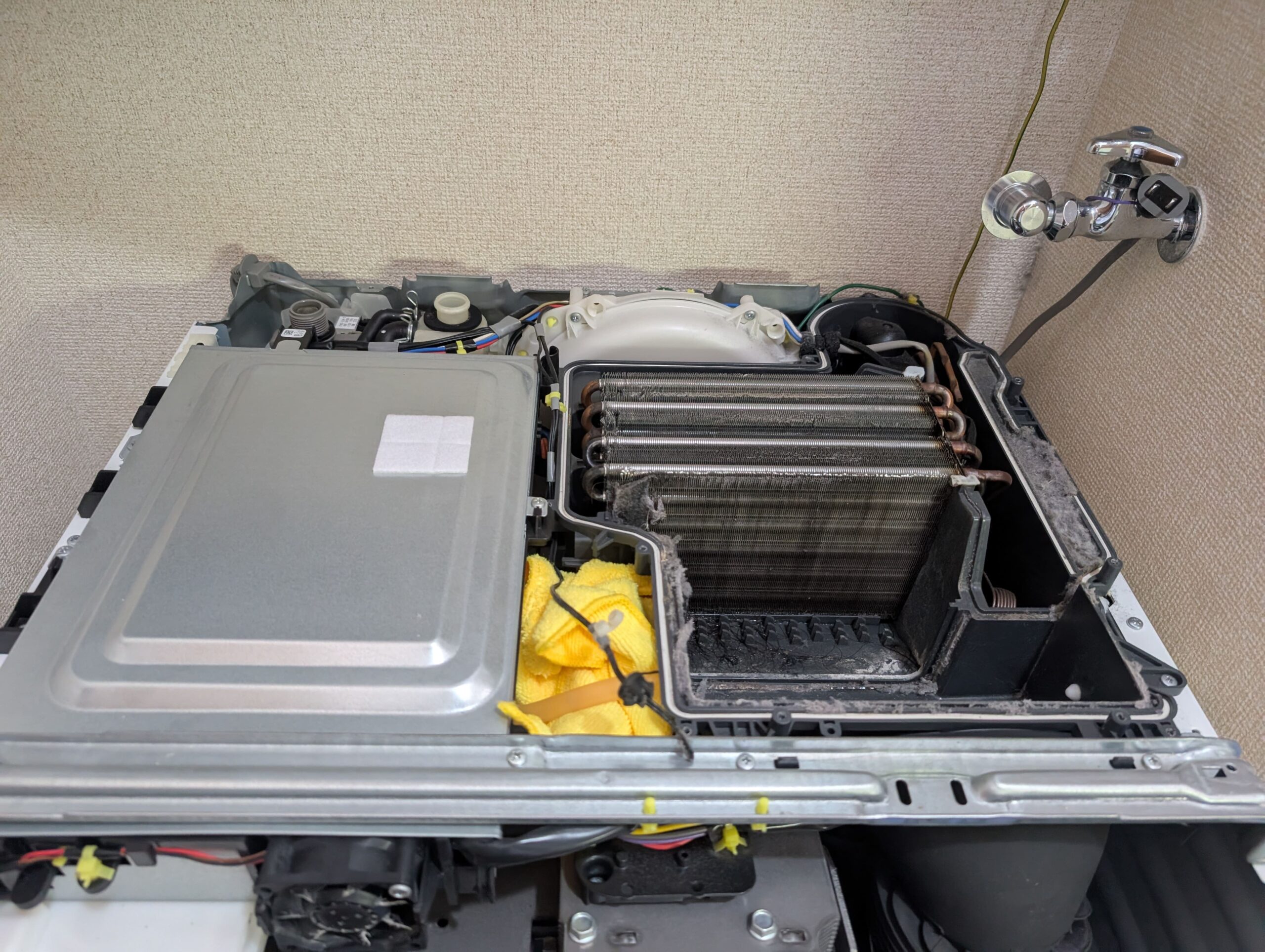 ドラム式洗濯機のヒートポンプ熱交換器（乾燥ユニット）