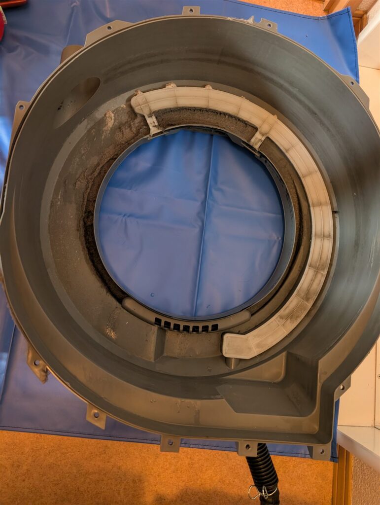 東芝ドラム式洗濯機（ZABOON 12kg）の分解洗浄事例 ビフォア