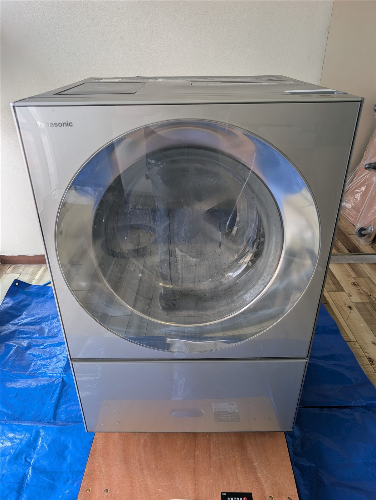 自社作業場に搬入したパナソニック キューブル NA-VG2400L